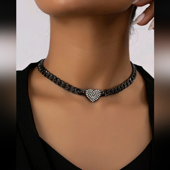 Rhinestone Heart Decor Choker Necklace - Picture 2 of 2